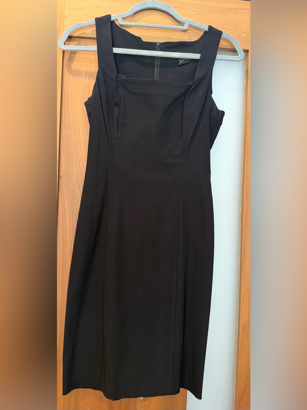 Guess Jeans Stretchy little black dress with zipper back